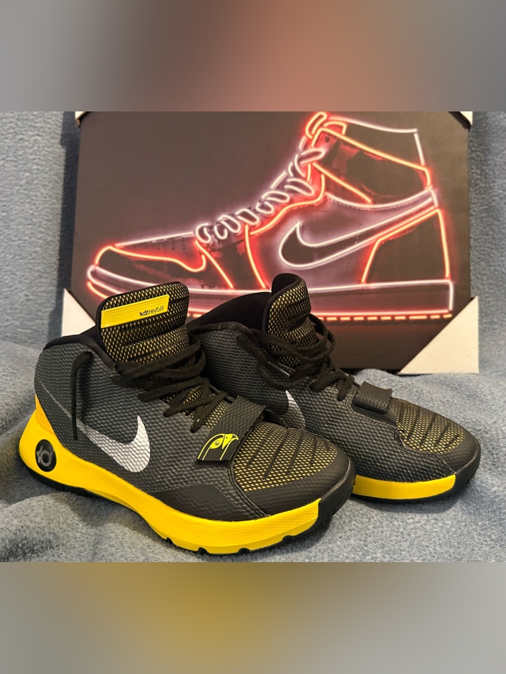 Nike Men’s Black and Yellow Training Basketball Shoes KD (Size 9.5)